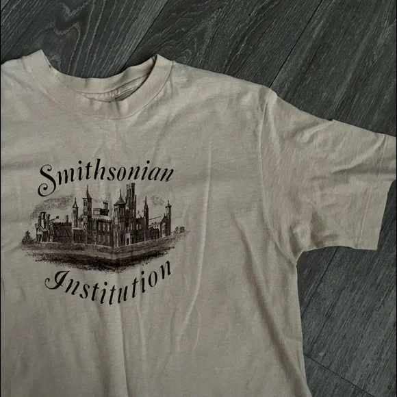 Vintage 1980s Smithsonian Institution t shirt - Picture 2 of 4